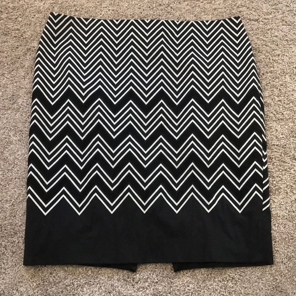 White House Black Market chevron pattern skirt, 14
